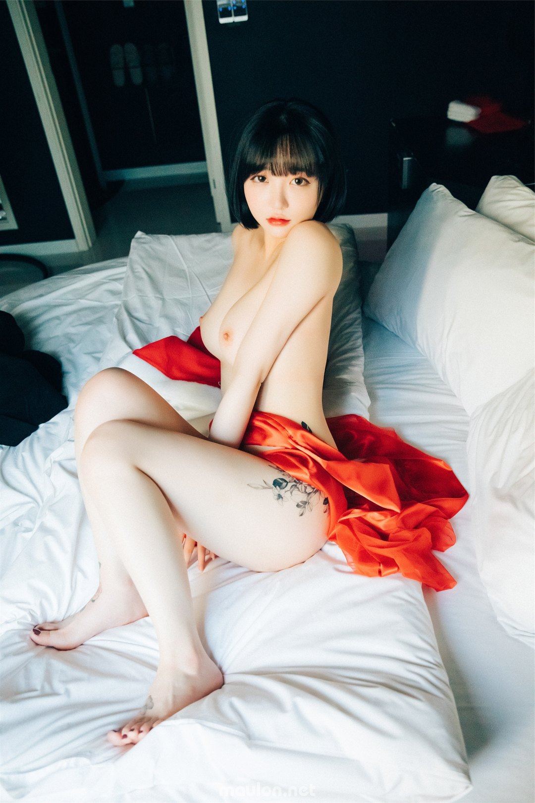 MauLon.Net - Ảnh sex Hình xăm đẹp bên hông 5