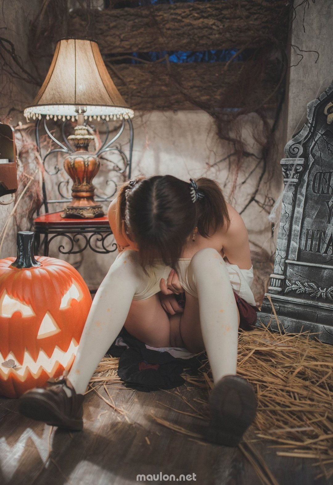 MauLon.Net - Ảnh sex Halloween kinh dị, còn em kinh đỏ 10